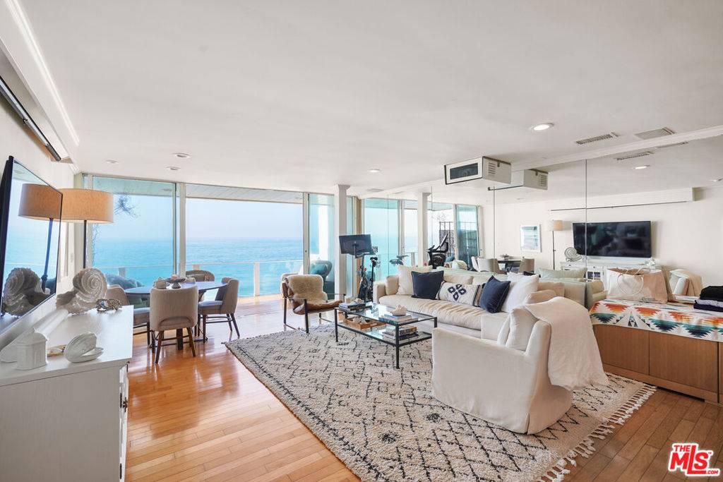Malibu, CA 90265,20456 Pacific Coast HWY