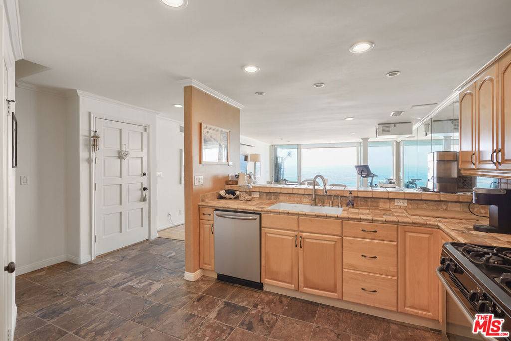 Malibu, CA 90265,20456 Pacific Coast HWY