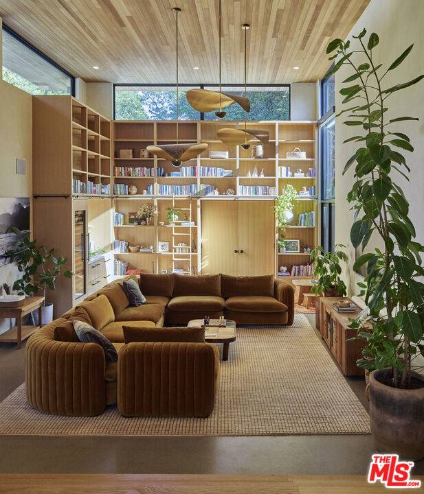 Topanga, CA 90290,1418 Bonnell DR