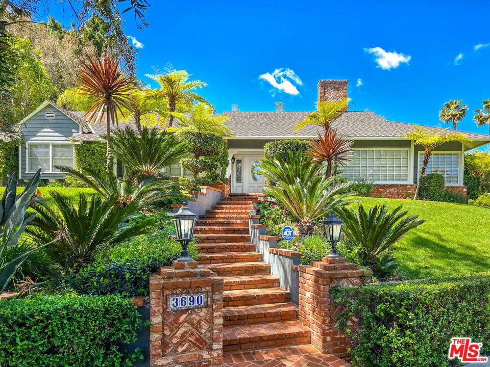 Sherman Oaks, CA 91403,3690 Crownridge DR