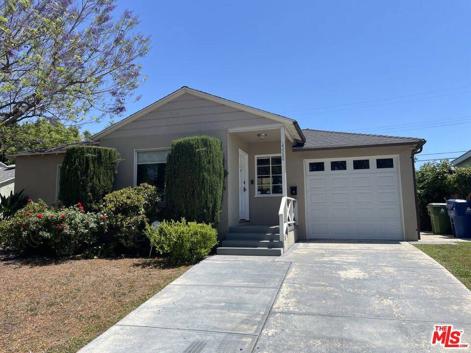 Encino, CA 91316,17534 Collins ST