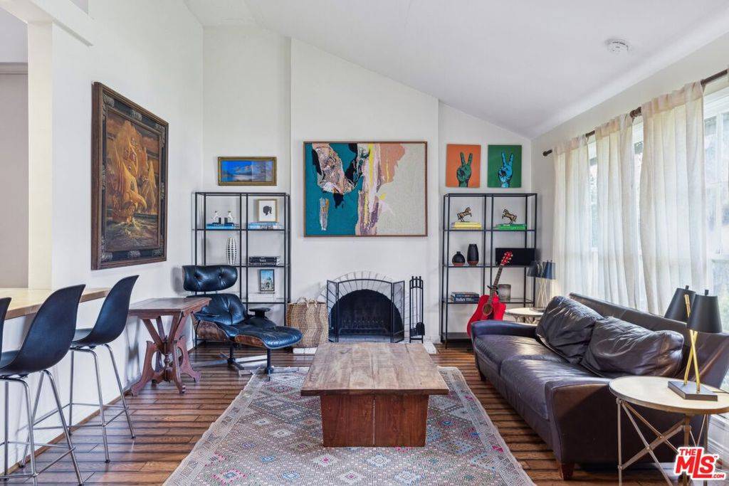 Agoura Hills, CA 91301,29429 Trailway LN