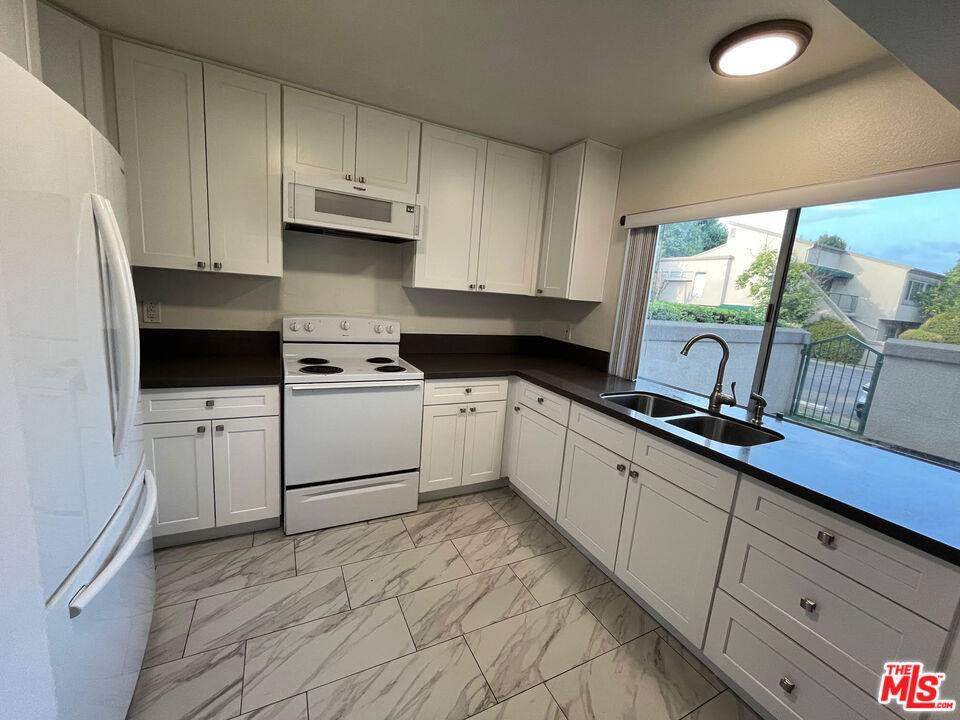 Northridge, CA 91324,18524 Mayall ST #D