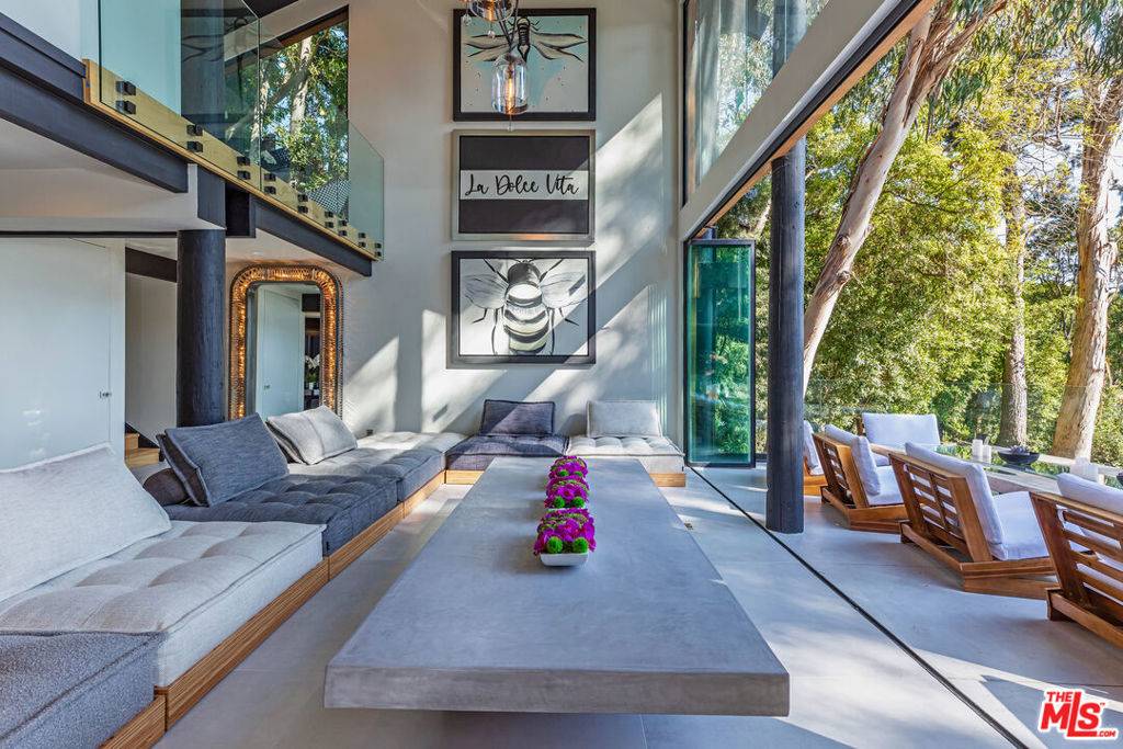 Pacific Palisades, CA 90272,1509 Amalfi DR