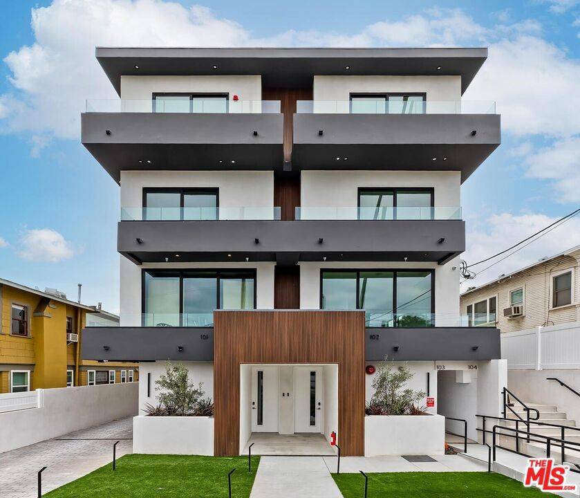 Los Angeles, CA 90026,1436 Edgecliffe DR #102
