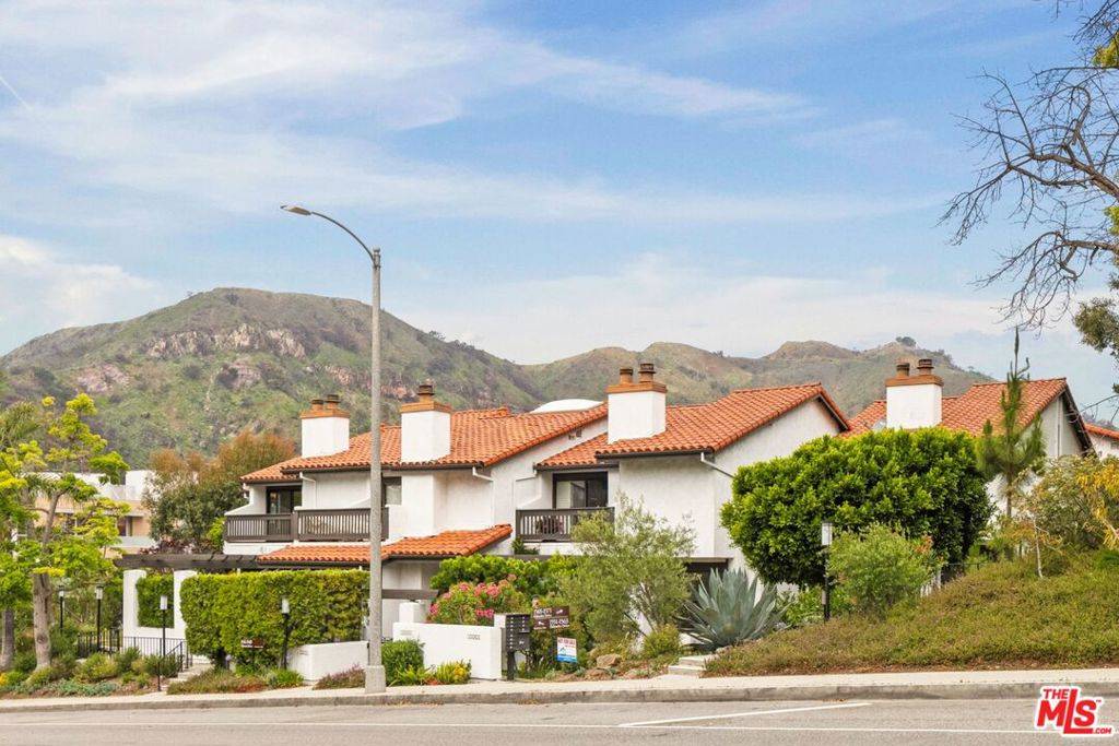 Pacific Palisades, CA 90272,1559 Palisades DR