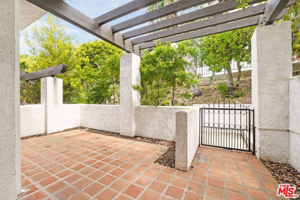 Pacific Palisades, CA 90272,1559 Palisades DR