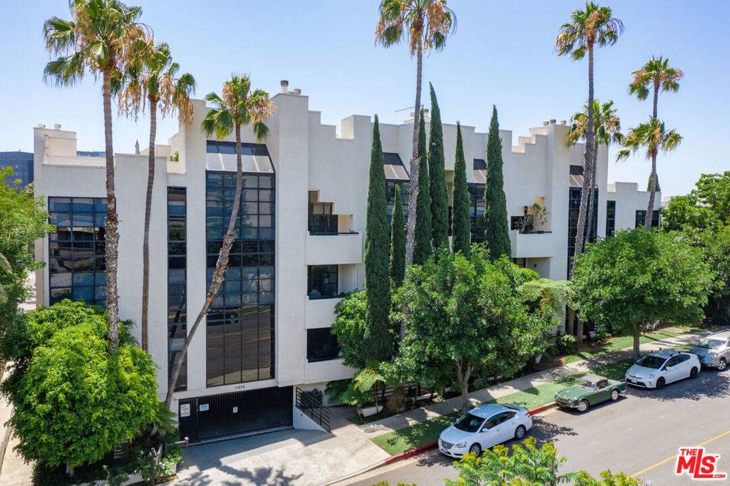 Los Angeles, CA 90049,11636 Montana AVE #107