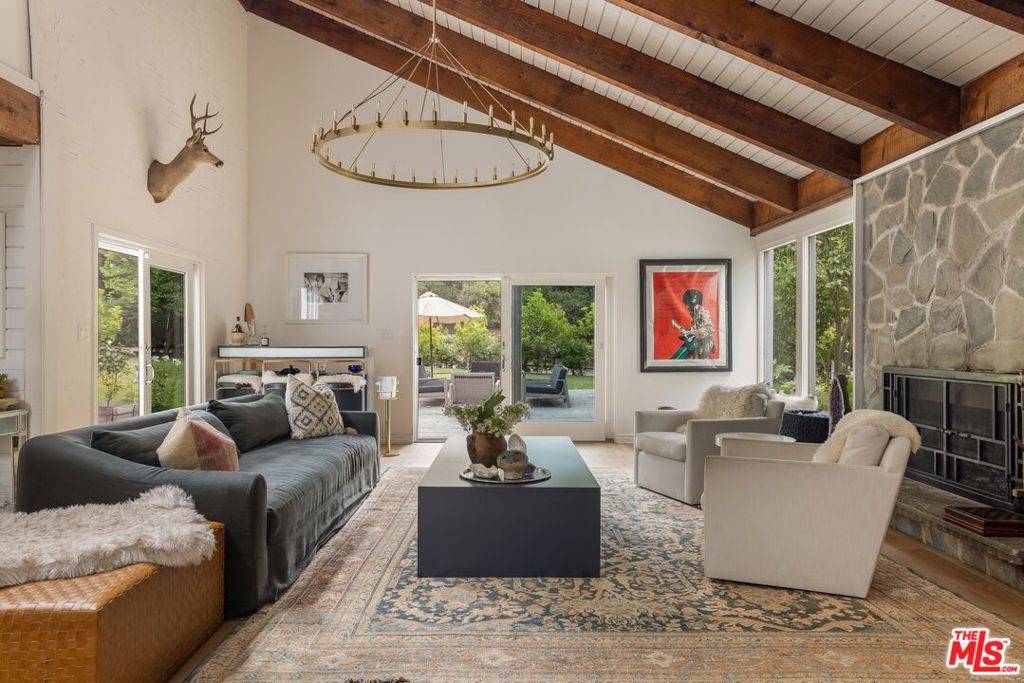 Calabasas, CA 91302,959 Crater Oak DR
