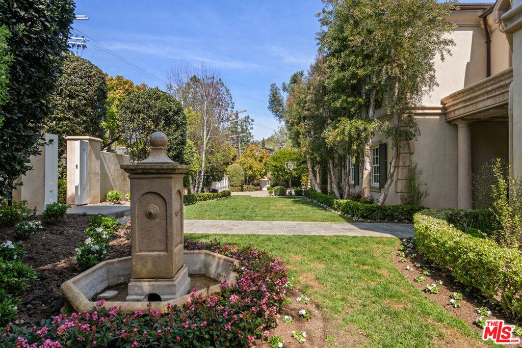 Los Angeles, CA 90049,630 N Bonhill RD