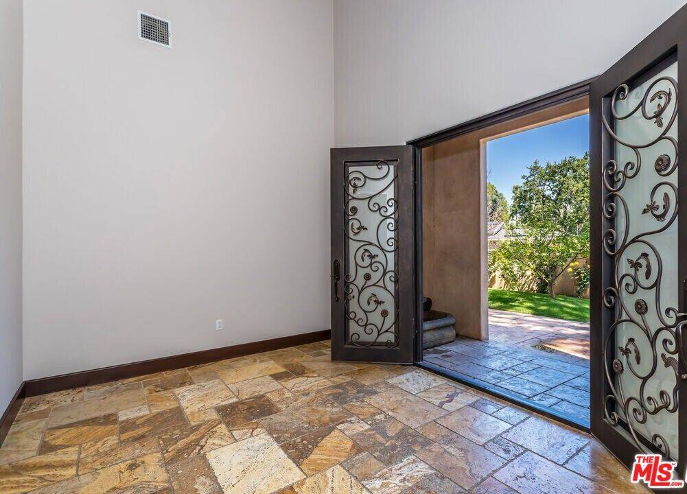 Encino, CA 91316,5427 Genesta AVE