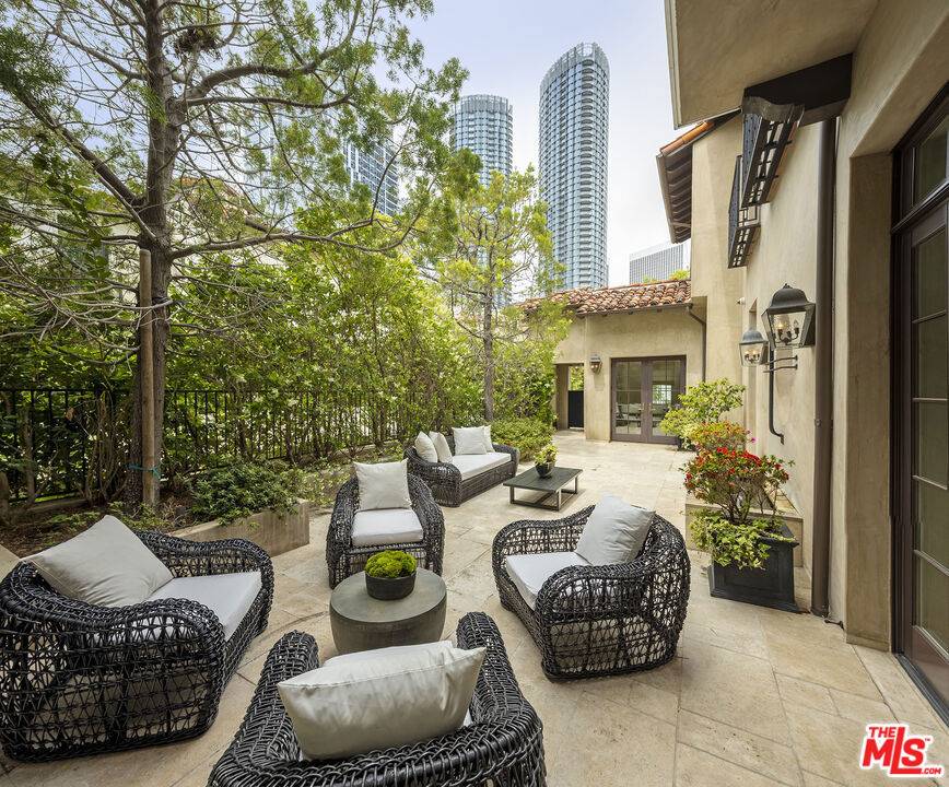 Los Angeles, CA 90067,10210 Century Woods DR