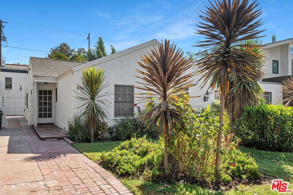 West Hollywood, CA 90046,934 N La Jolla AVE