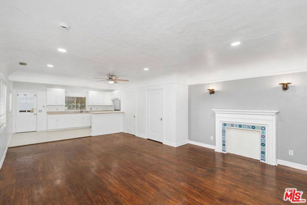 West Hollywood, CA 90046,934 N La Jolla AVE