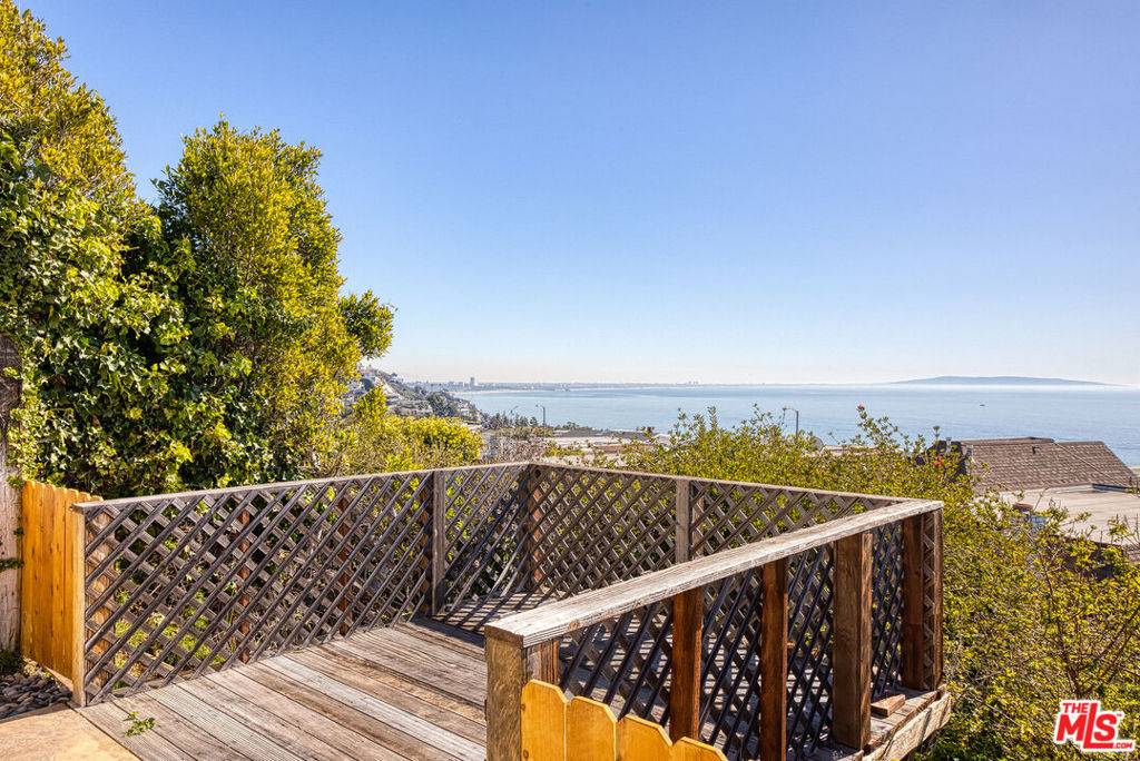 Malibu, CA 90265,18128 Kingsport DR