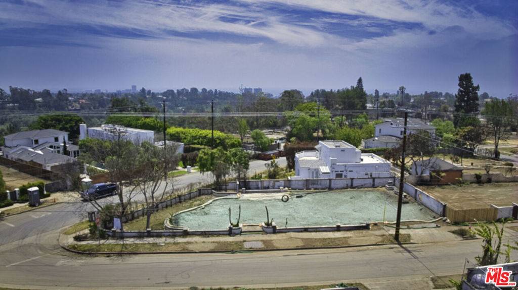 Pacific Palisades, CA 90272,875 Chautauqua BLVD