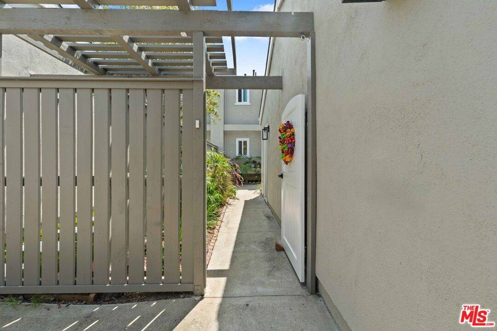 Huntington Beach, CA 92648,7016 Little Harbor DR