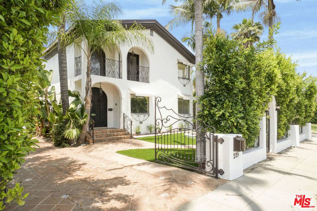 Beverly Hills, CA 90211,209 N Doheny DR