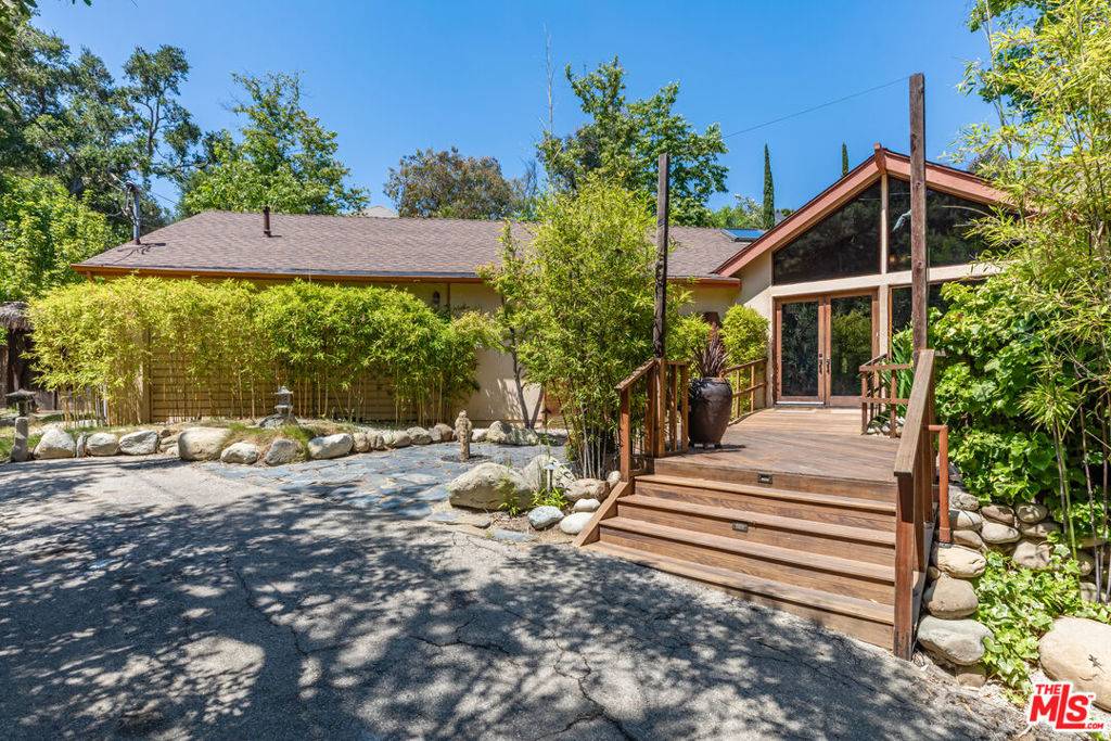 Calabasas, CA 91302,1064 Meadows End DR