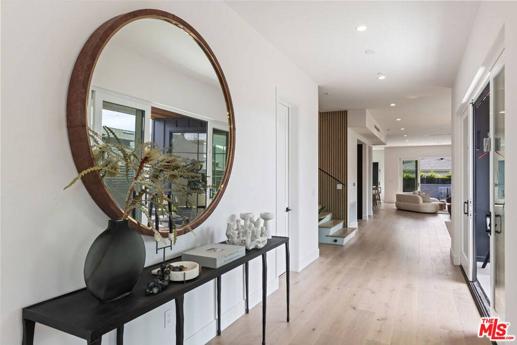 Manhattan Beach, CA 90266,908 Rosecrans AVE