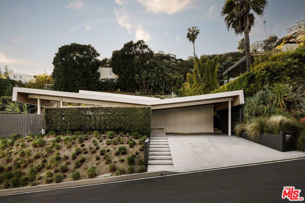 Los Angeles, CA 90069,1549 Rising Glen RD