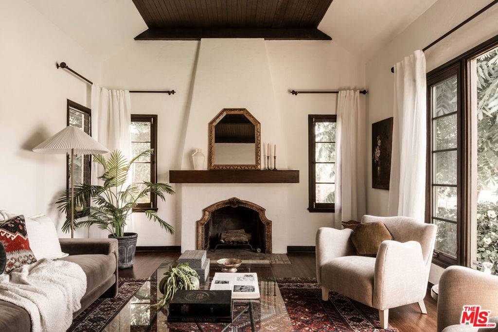 Los Angeles, CA 90041,5264 Live Oak View AVE