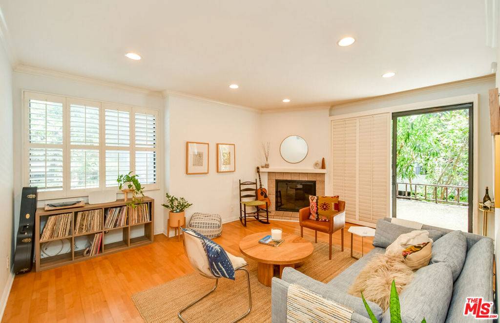 Playa Del Rey, CA 90293,8114 Manitoba ST #103