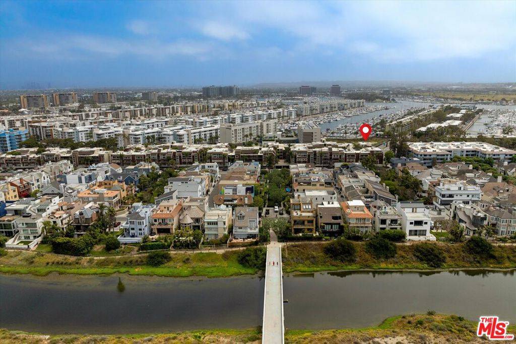 Marina Del Rey, CA 90292,4350 Via Dolce #208