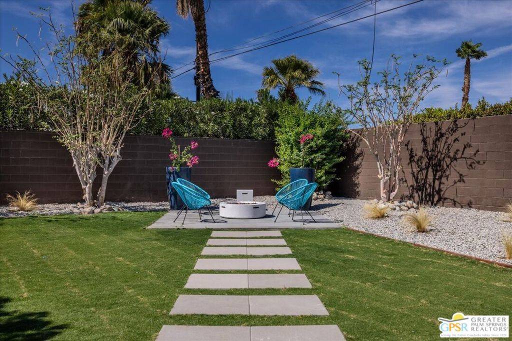 Palm Springs, CA 92262,372 E Molino RD