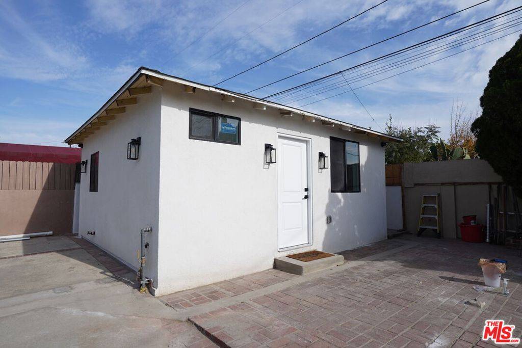 Panorama City, CA 91402,8830 Moonbeam ST