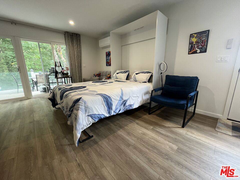 Sherman Oaks, CA 91403,3708 Woodcliff RD