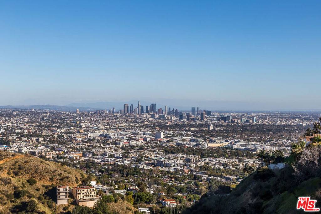 Los Angeles, CA 90046,8149 Mannix DR