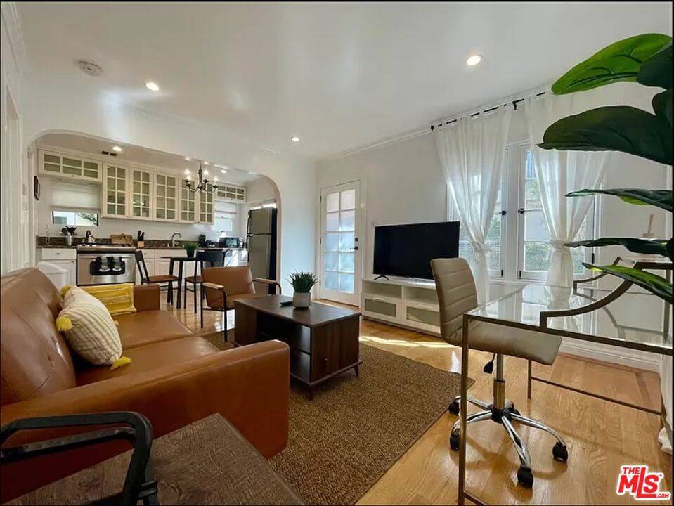 Santa Monica, CA 90403,907 18th Street #F
