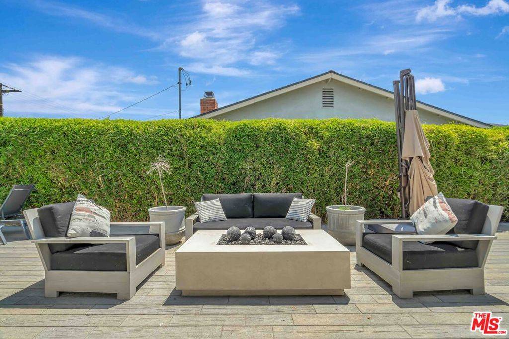 West Hills, CA 91307,6814 Berquist AVE