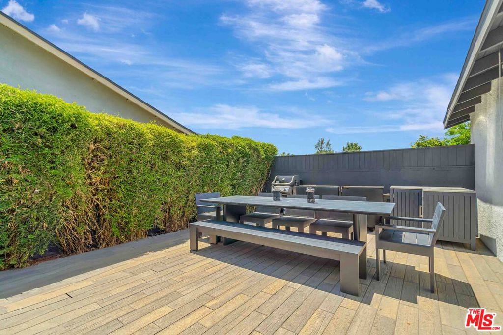 West Hills, CA 91307,6814 Berquist AVE