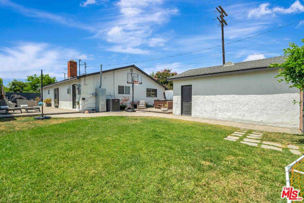 West Hills, CA 91307,6814 Berquist AVE