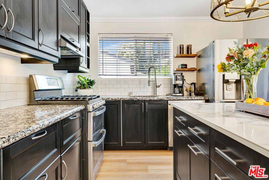 West Hills, CA 91307,6814 Berquist AVE