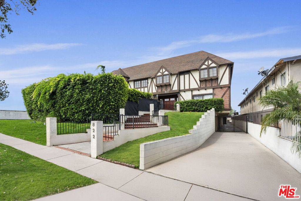 Inglewood, CA 90302,822 Victor AVE #14