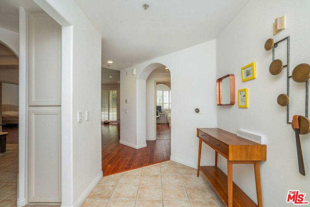 Los Angeles, CA 90046,7218 Hillside AVE #101
