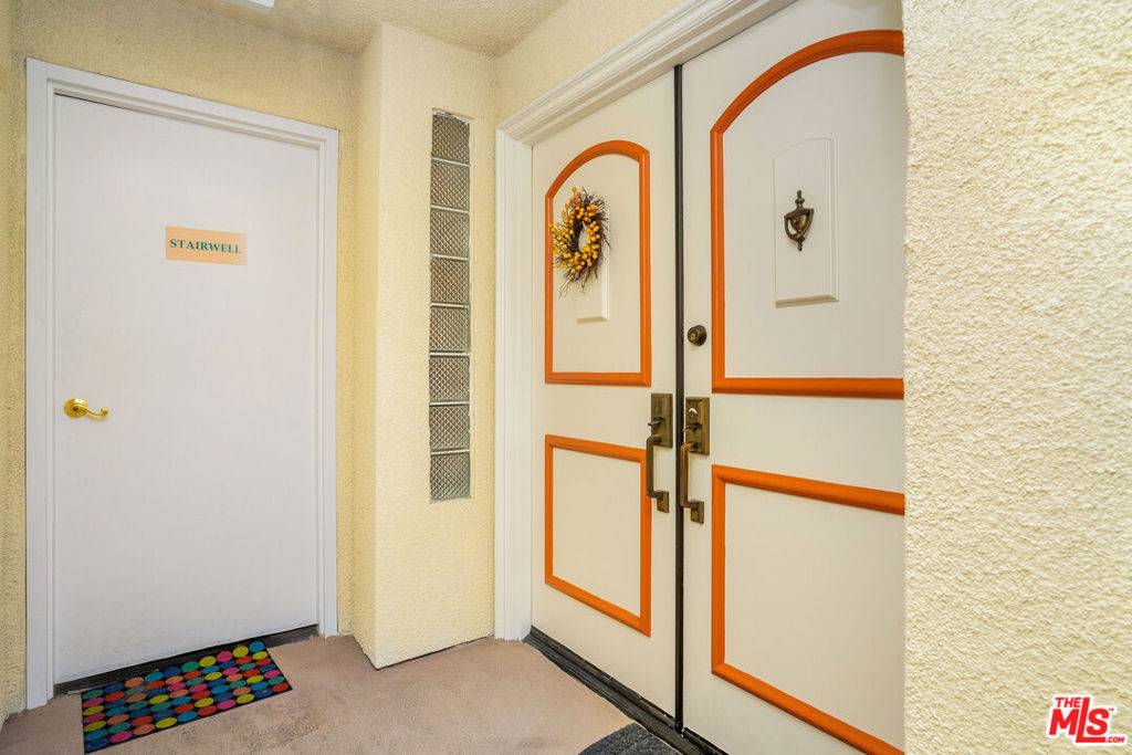 Los Angeles, CA 90046,7218 Hillside AVE #101