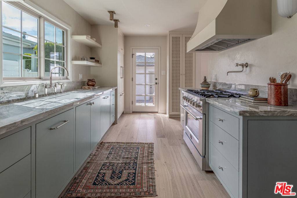 Santa Monica, CA 90405,2453 Oak ST
