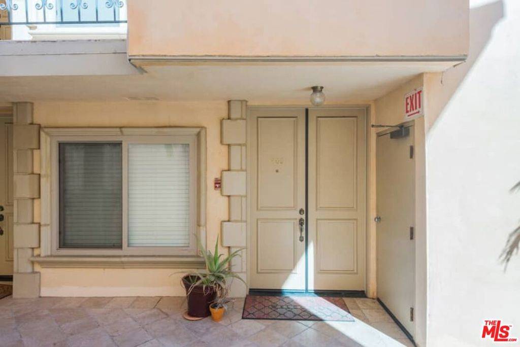 Los Angeles, CA 90049,1000 S Westgate AVE #209