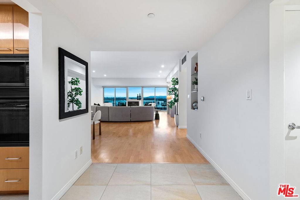 Marina Del Rey, CA 90292,13600 Marina Pointe DR #905