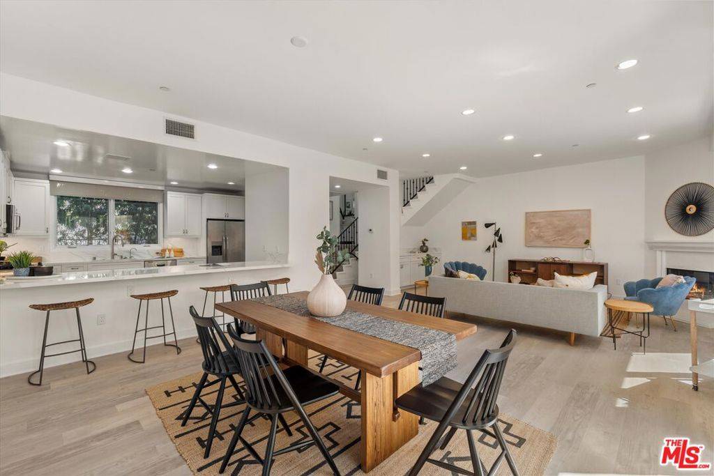 Santa Monica, CA 90403,1032 3rd ST #103