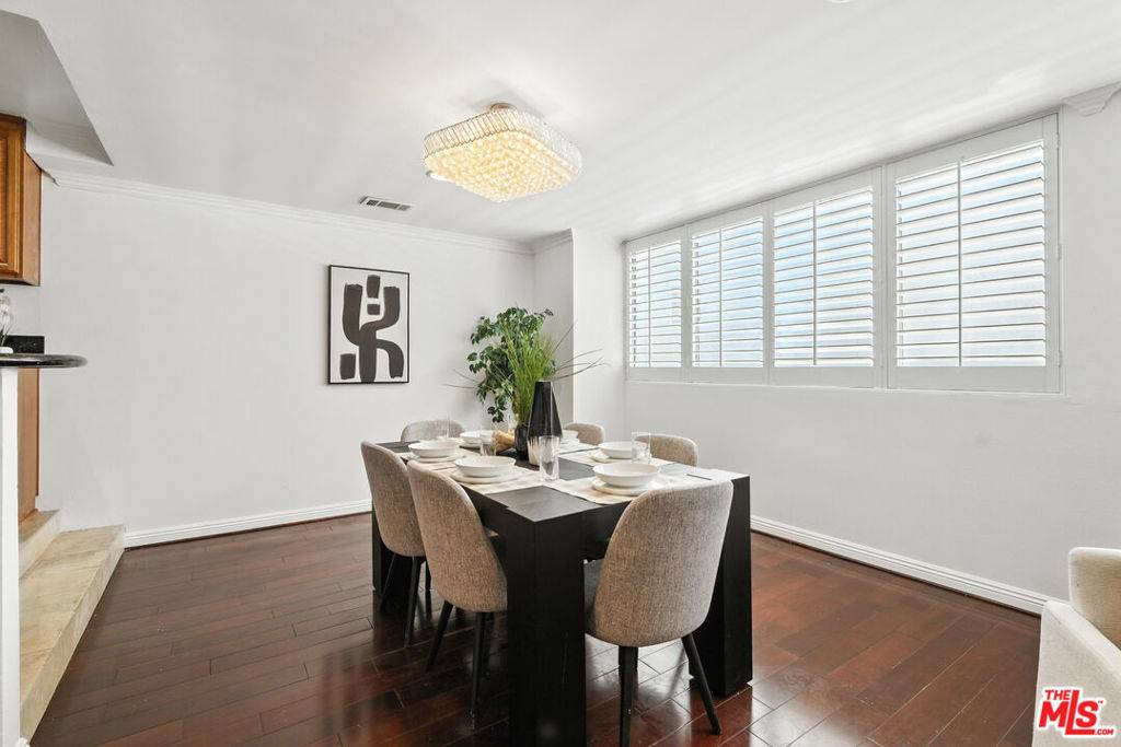 Beverly Hills, CA 90210,321 N Oakhurst DR #203