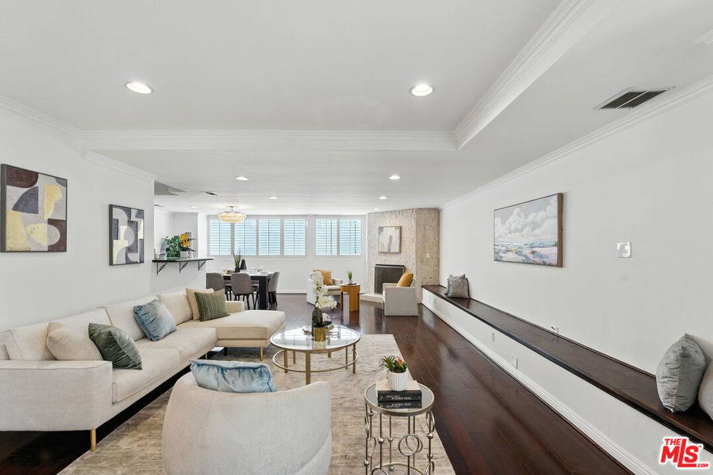 Beverly Hills, CA 90210,321 N Oakhurst DR #203