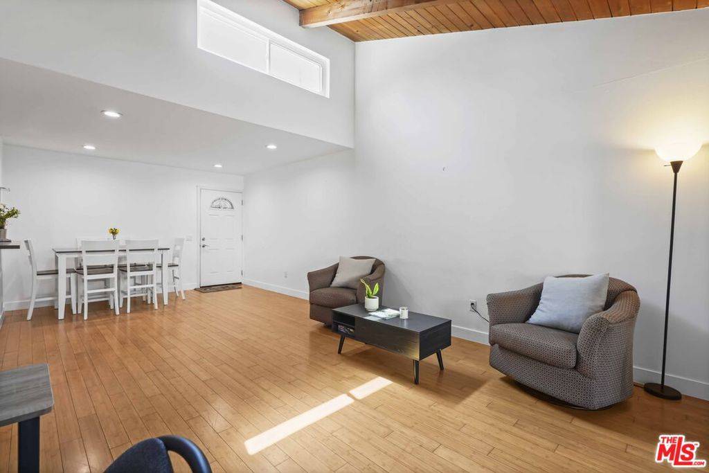 Porter Ranch, CA 91326,10331 Lindley AVE #218