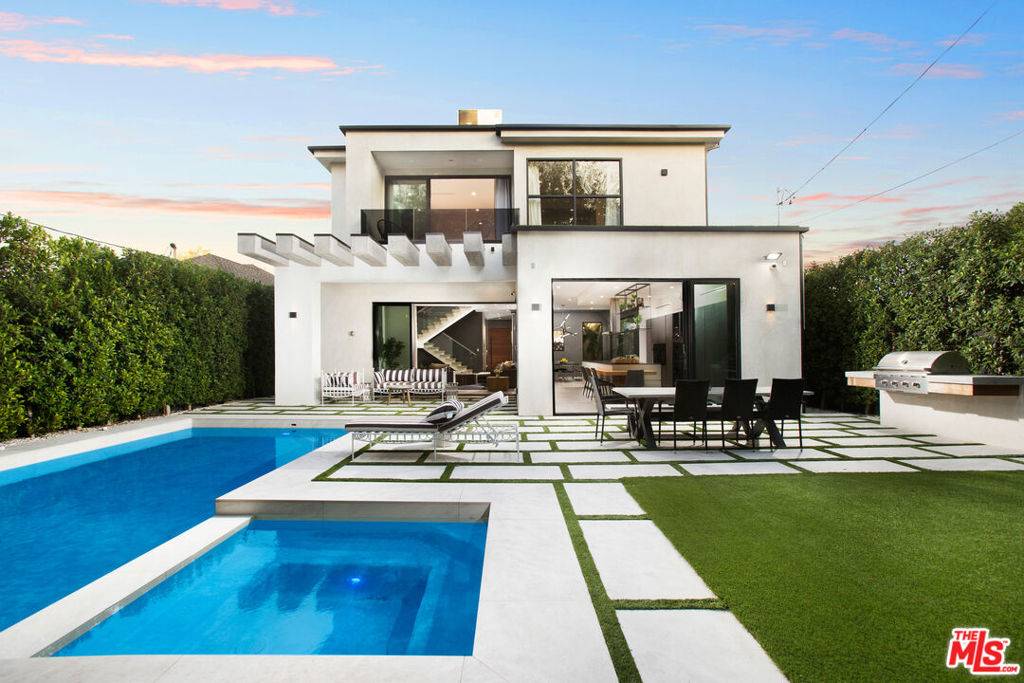 Valley Village, CA 91607,4527 Simpson AVE