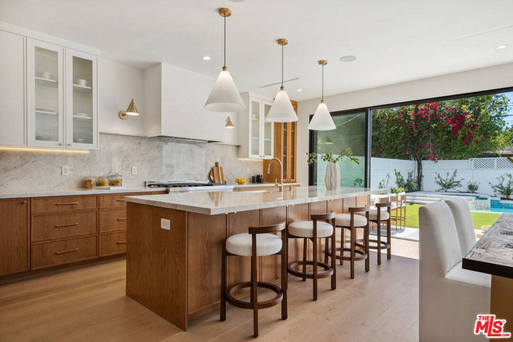 Toluca Lake, CA 91601,4949 Sancola AVE