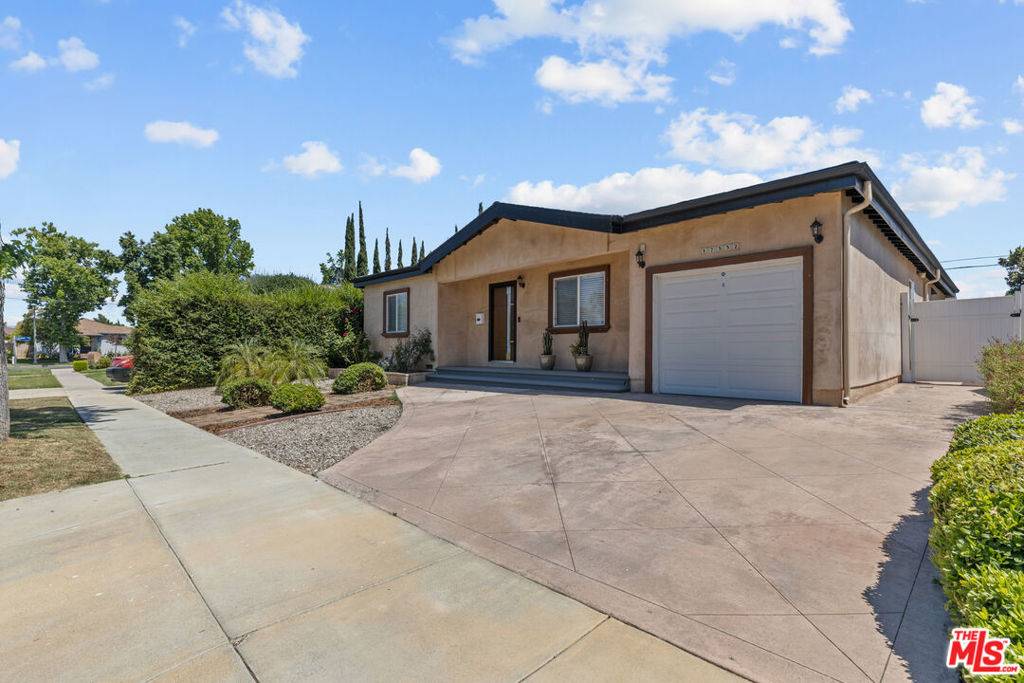 Encino, CA 91316,17332 Bullock ST